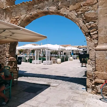 Nyaraló Borgo 84 Marzamemi - Casa Kuro *